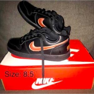 Nikes Ebernon Low Womens (Size 8.5)
